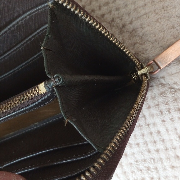 Tory Burch Robinson Striped Zip Around Wallet - Picture 10 of 11